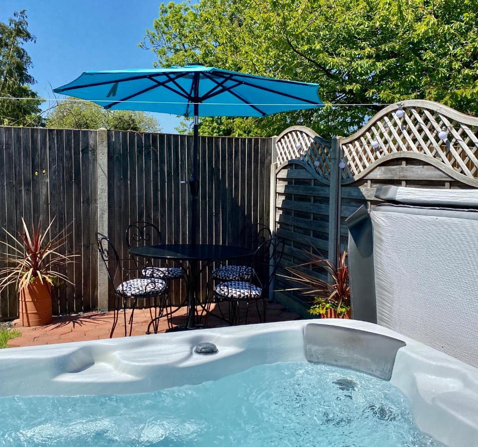Вилла Saving Grace With Private Hot Tub Bawdeswell Экстерьер фото