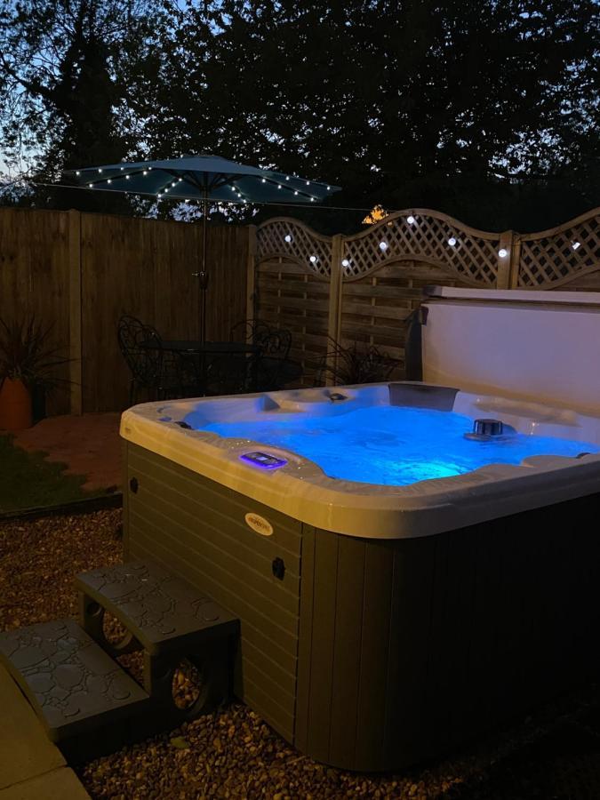 Вилла Saving Grace With Private Hot Tub Bawdeswell Экстерьер фото