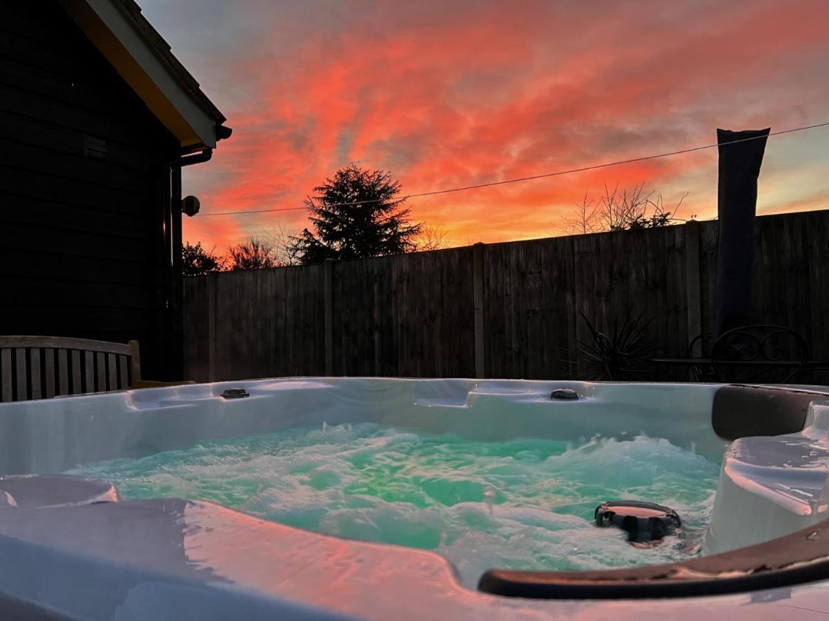 Вилла Saving Grace With Private Hot Tub Bawdeswell Экстерьер фото