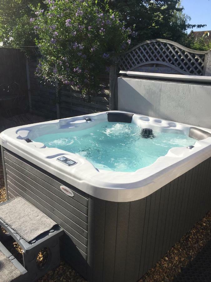 Вилла Saving Grace With Private Hot Tub Bawdeswell Экстерьер фото